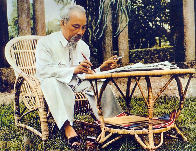 Noi gương học tập suốt đời của chủ tịch Hồ Chí Minh
